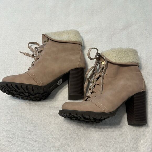 Torrid Foldover Lace Up Shearling Combat Bootie Block Heels Womens 8 W Tan New - Picture 1 of 13
